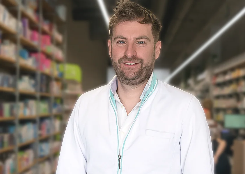eduardo farmaceutico en farmacia yanguas en pamplona